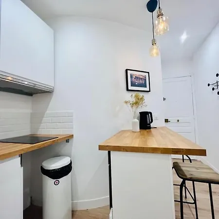 Superbe Studio Proche Grands Boulevard Апартаменты *